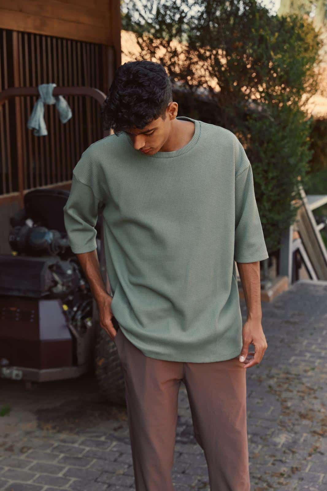 B T shirt – תמונה 4